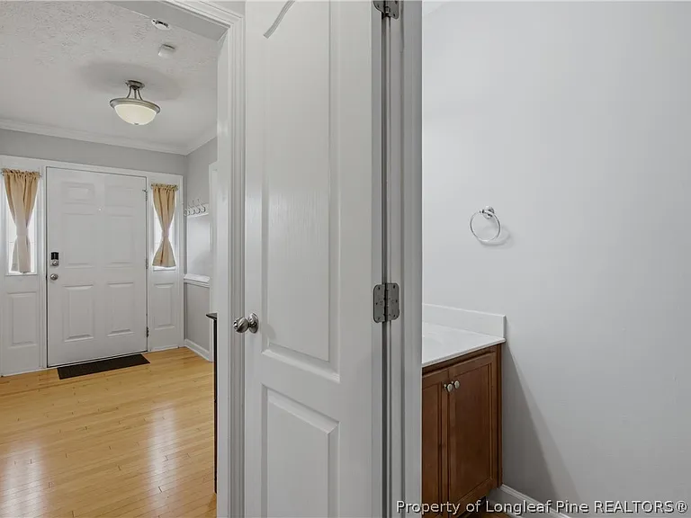 420 Thorncliff Dr — Photo 14