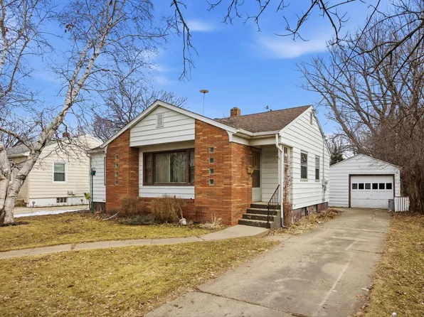 312 16th St S, Moorhead, MN 56560