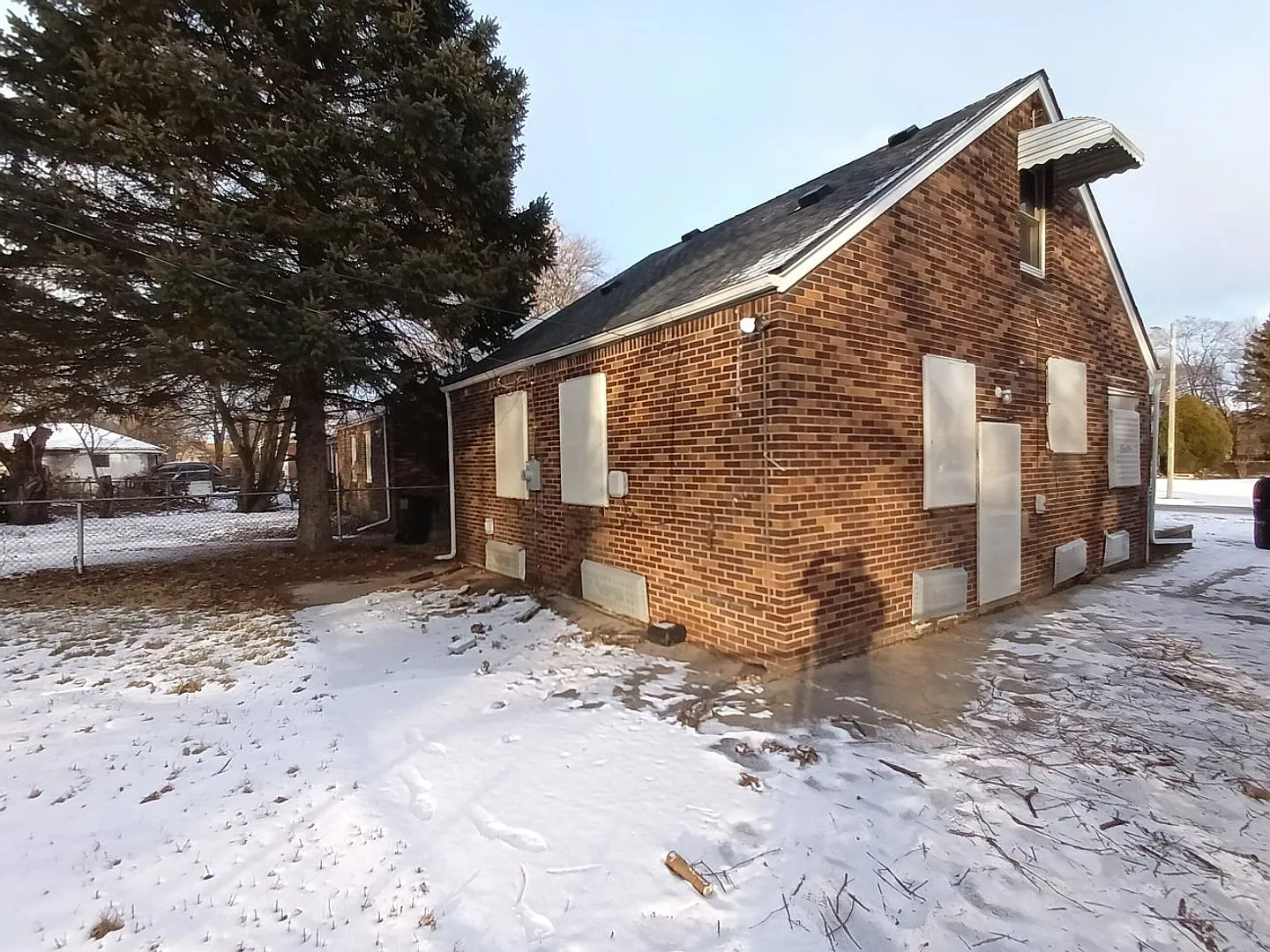 3 bedroom 1 bath bungalow now available! - $1100/mo — Photo 4