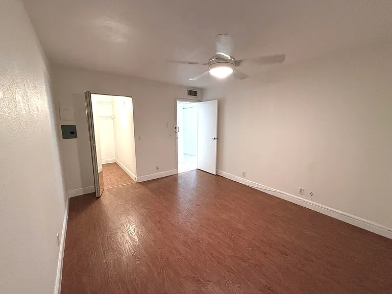 569 Monaco Park #L — Photo 16