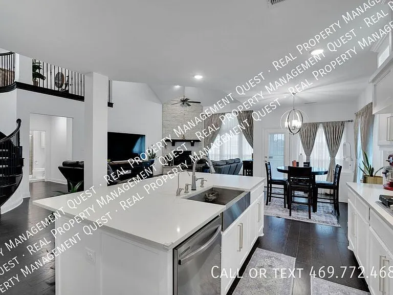 1767 Shumard St — Photo 13