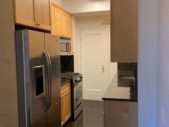 2nd image of 175 W 79th St #7C