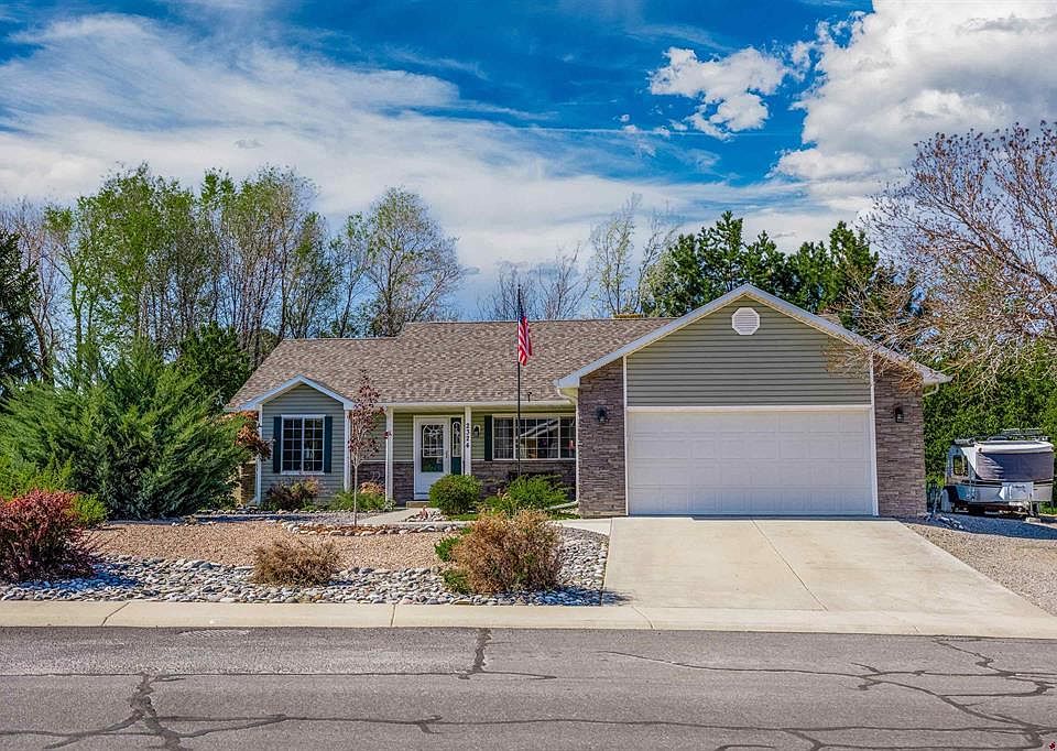 1st image of 2324 Mead Lane
