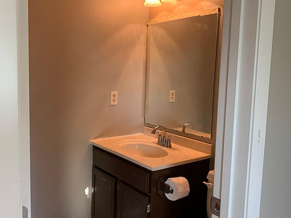 Half bath in Main level