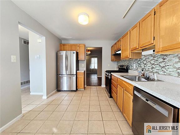 4th image of 2267 Waterbridge Dr