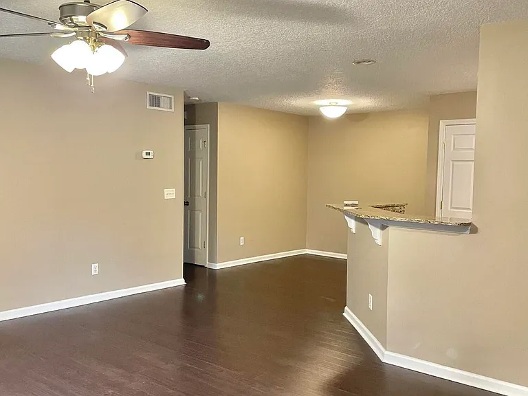 13715 Richmond Park Dr #704 — Photo 3