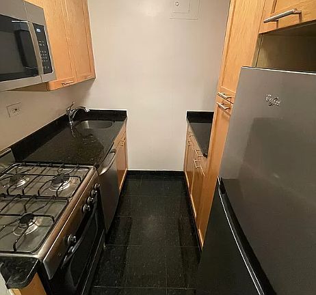 3rd image of 145 4th Ave APT 5J