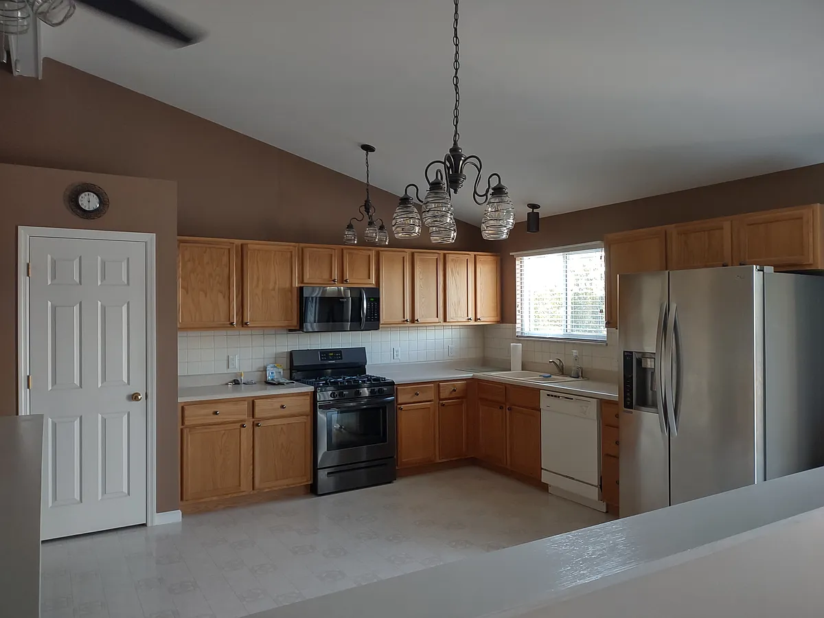 Building Photo - Whisper Creek Dr