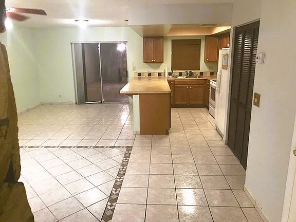 Kitchen/dining room as you walk in