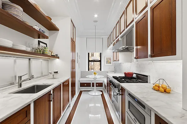 Sold by Compass | media 21