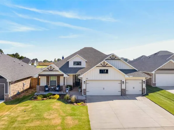 908 SE 30th St, Moore, OK 73160