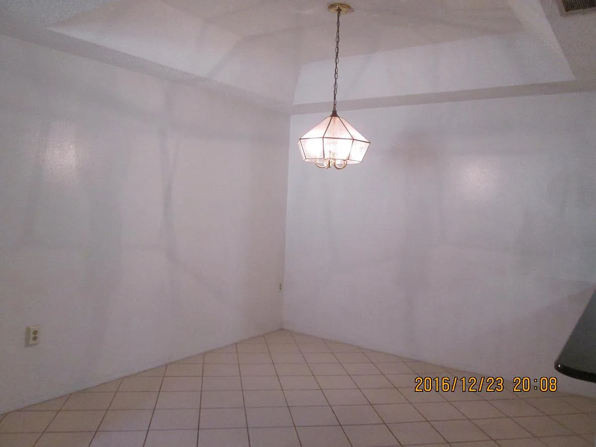 3 bed, 1375 sqft, $2,200 — Photo 3