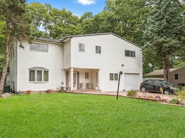 11 Norman Lane, Central Islip, NY 11722