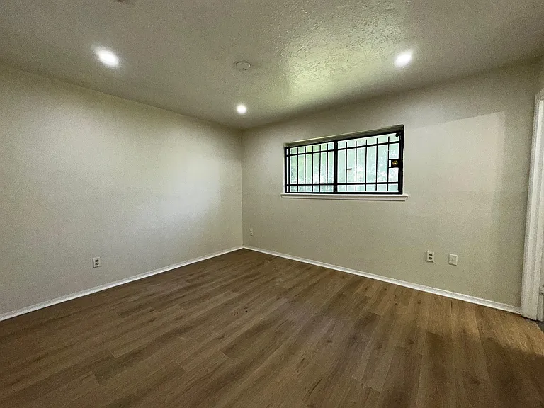 12815 Segrest Dr — Photo 10