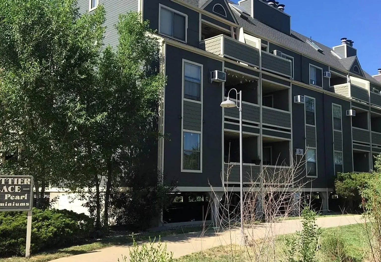 2301 Pearl St — Photo 2