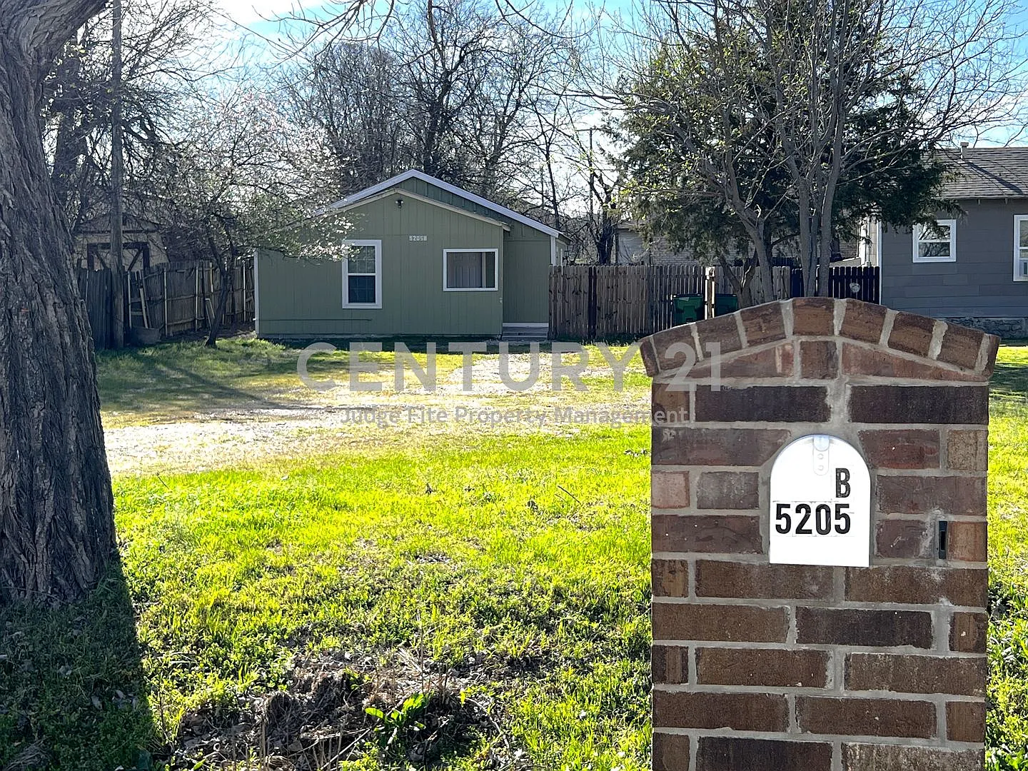 Charming 1/1 in Castleberry ISD for Rent! — Photo 2
