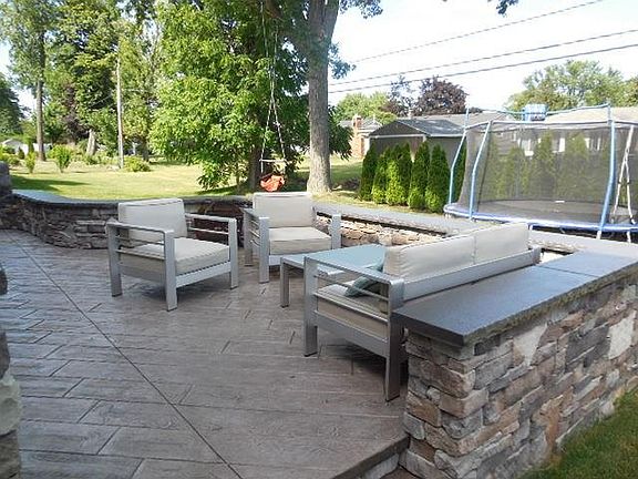 5th image of 50 W Garden Dr