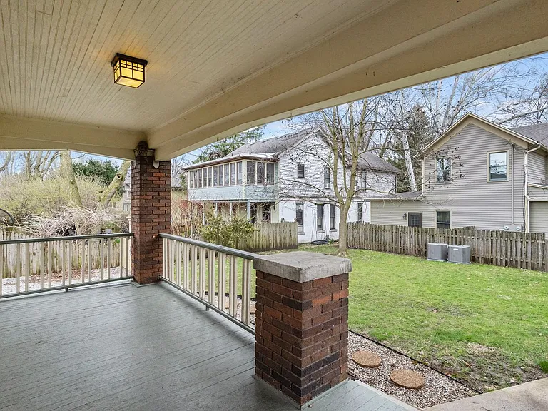 1213 W Jefferson Blvd — Photo 38