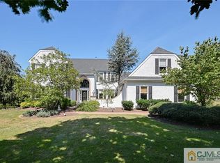 7 Bunting Ct, Cranbury, NJ 08512