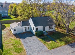 96 Jo Anne Ave, Portsmouth, RI 02871