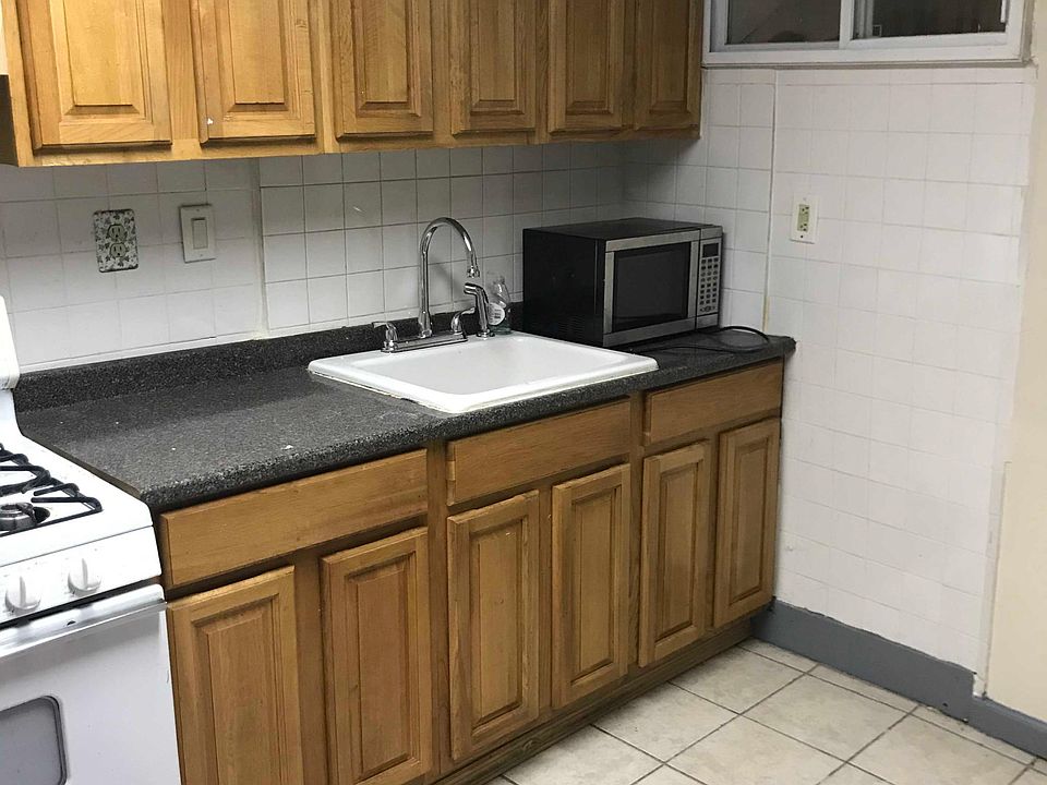2nd image of 216 N 12th St #1F
