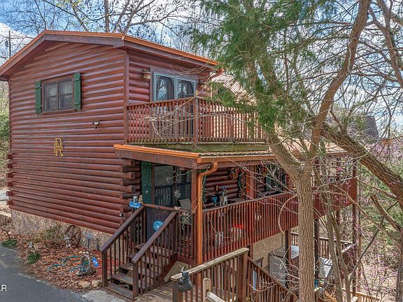 2nd image of 1023 Gordon Way