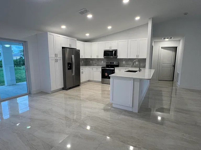 1625 Waneta St SE — Photo 11