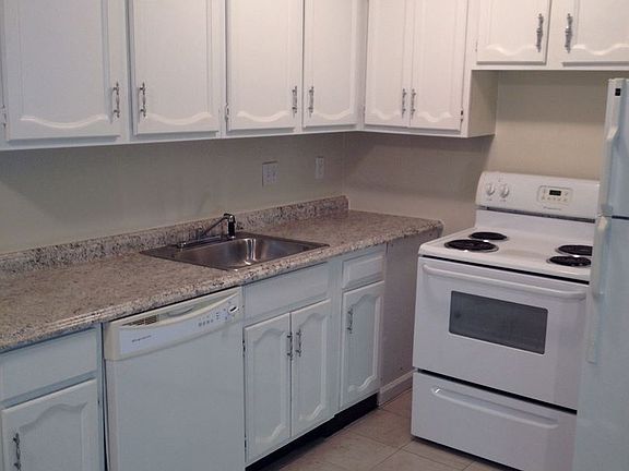 2nd image of 1003 Parkvale Ct APT 8