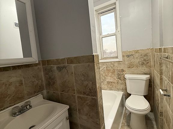 5th image of 90 Lake St APT 6