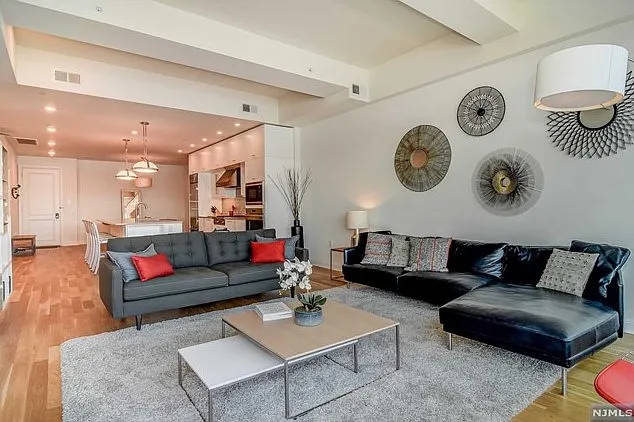 9 Somerset Ln #405 — Photo 3