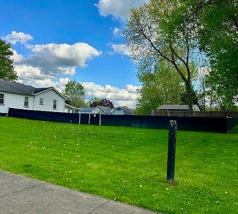 4th image of 208 W Marshall Rd