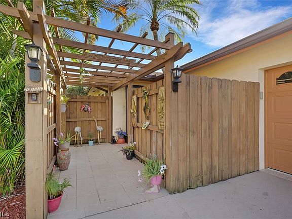 3rd image of 4419 N Pacific Cir