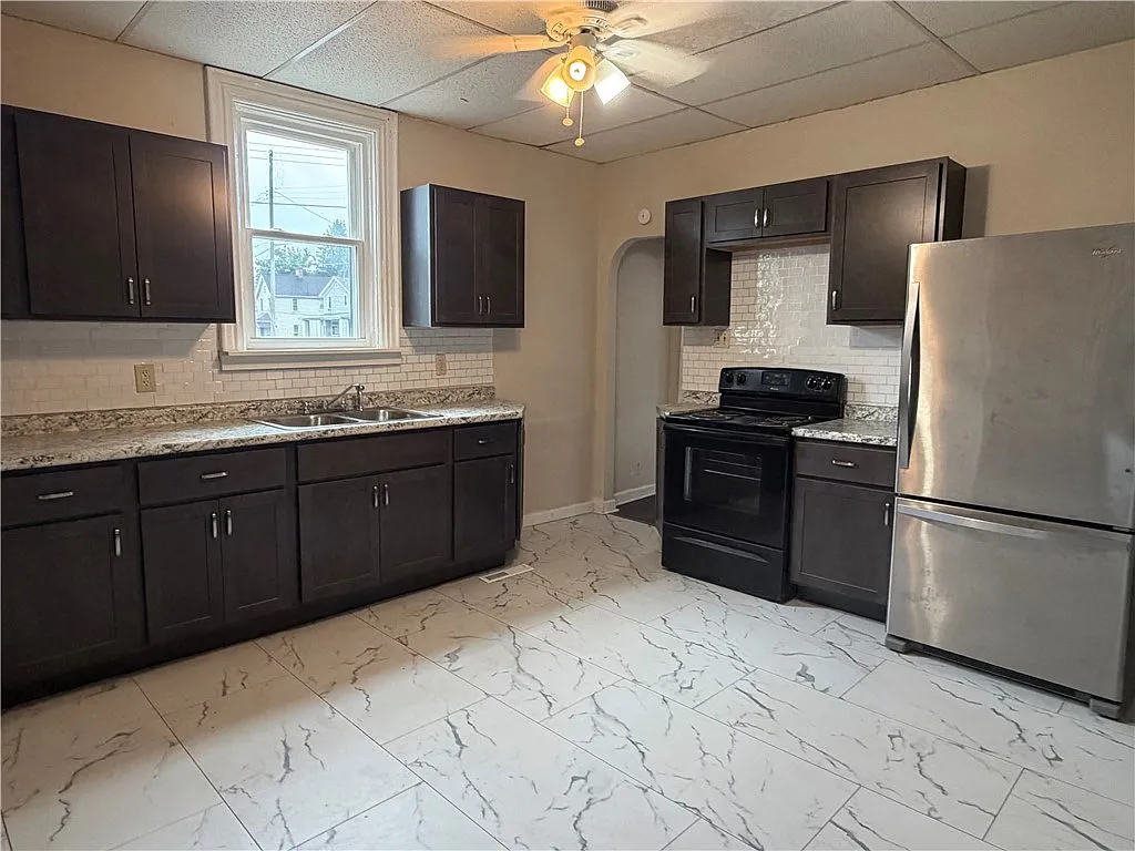 2 bed, $1,000 — Photo 4