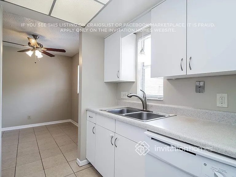 409 S Hawthorn Cir — Photo 5