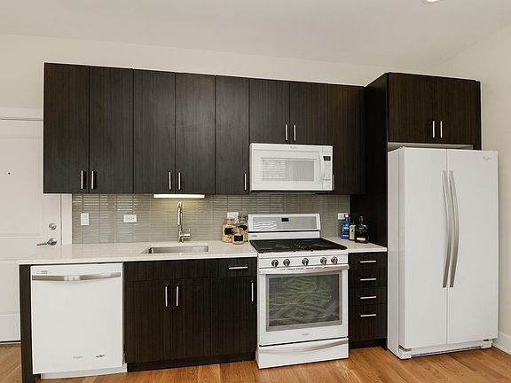 2nd image of 4639 N Broadway St #204B