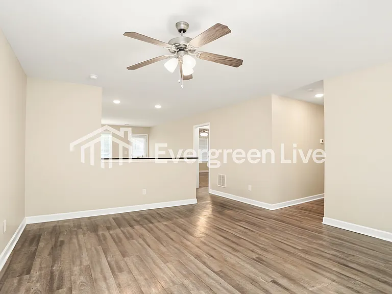 840 N Main St — Photo 7