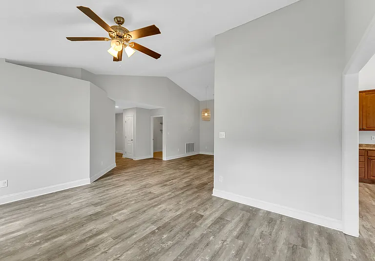 211 High Green Dr — Photo 15