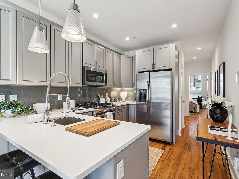1st image of 979 N Marshall St #1