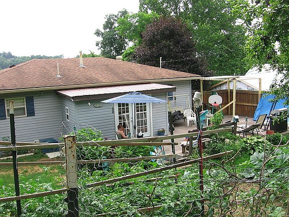5th image of 2193 3rd Ave