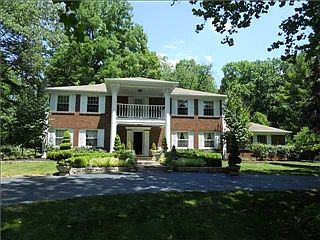 1st image of 745 Pineview Dr