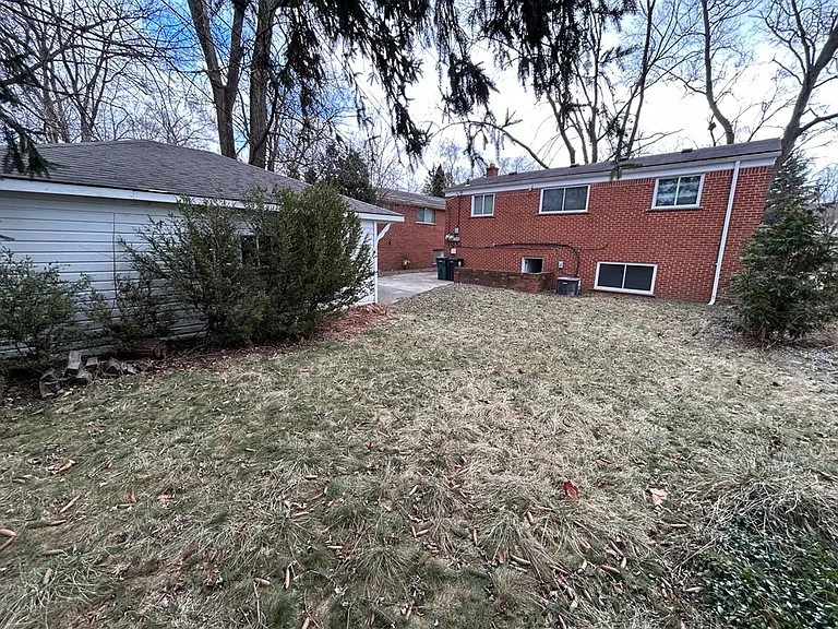 118 W Lawrence Ave — Photo 36