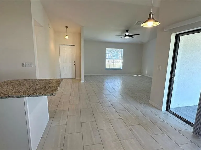 1105 NE 6th Place Cpe — Photo 7