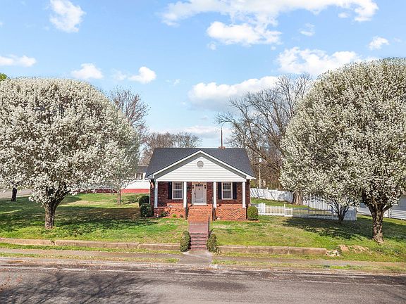 3rd image of 726 Georgia Ave