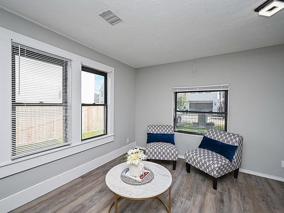3rd image of 1507 Laird St