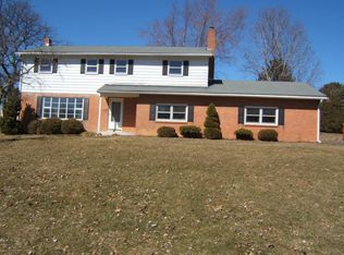 67 Ridgeview Dr, Leola, PA 17540
