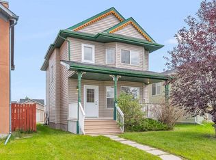 1149 SW Martindale Blvd NE, Calgary, AB T3J3Z9