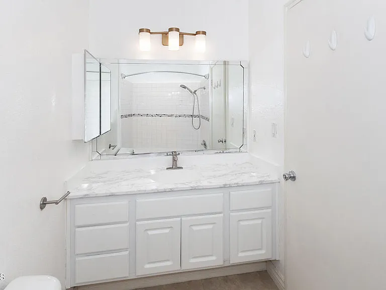 300 N El Molino Ave #210 — Photo 7