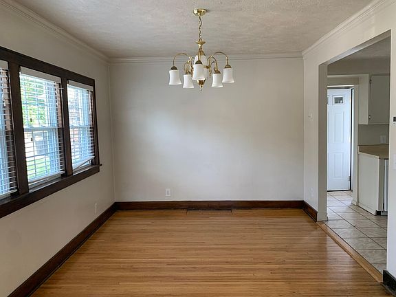 4th image of 3572 Davenport St