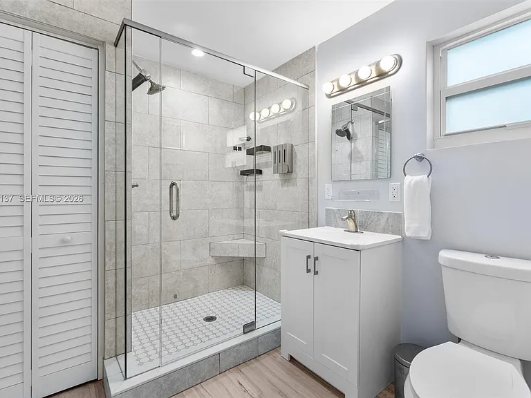 230 SW 12th Ave — Photo 12