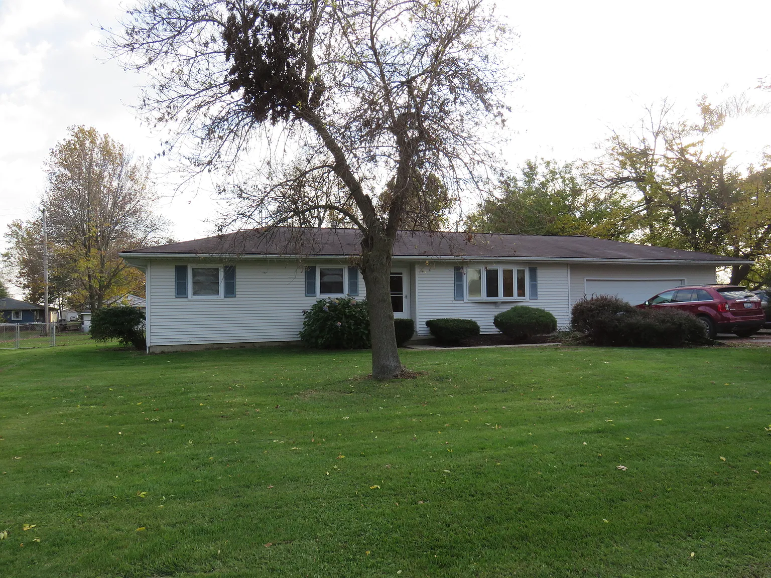 111 E Bower St photo 1